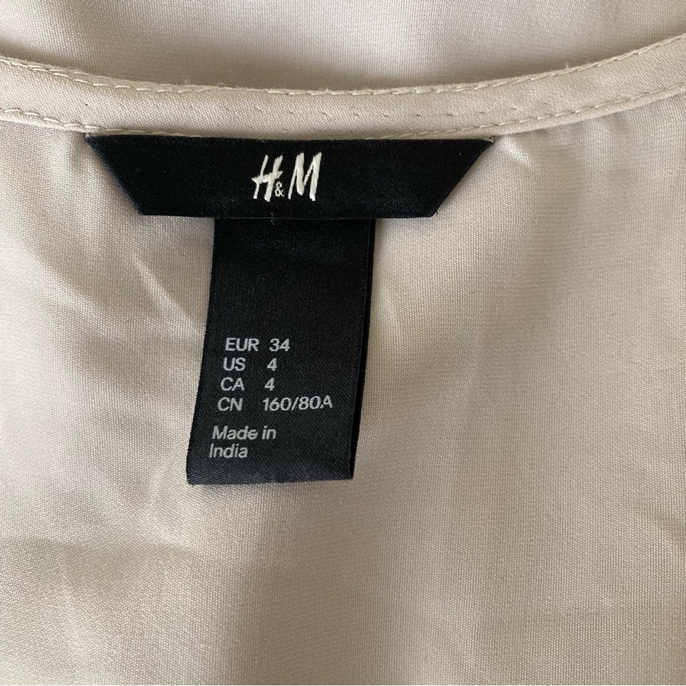 H&M Tulip Hem Wrap V Neck Sleeveless Dress Women’s Size 4 Light Cream Beige - Picture 4 of 7